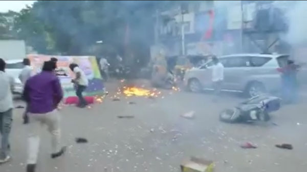 வெடித்த பலூன்கள்