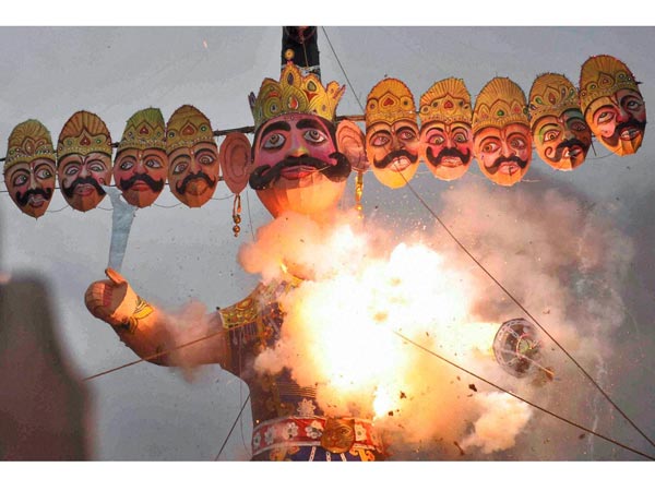 குறைவான பக்தர்கள் பங்கேற்க வேண்டும்