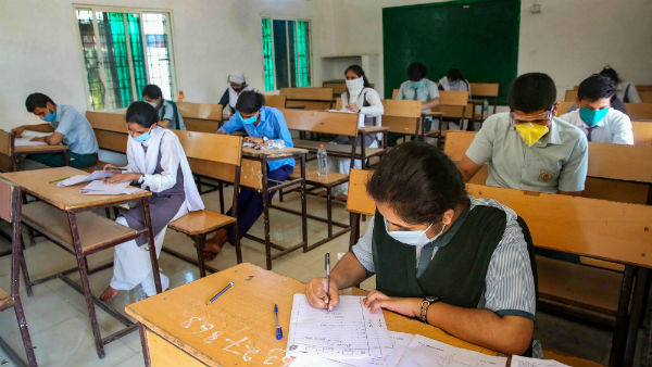 12 மாணவர்கள் எழுதுவர்