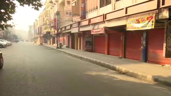 டெல்லி- உபி எல்லையில் போலீஸ் குவிப்பு