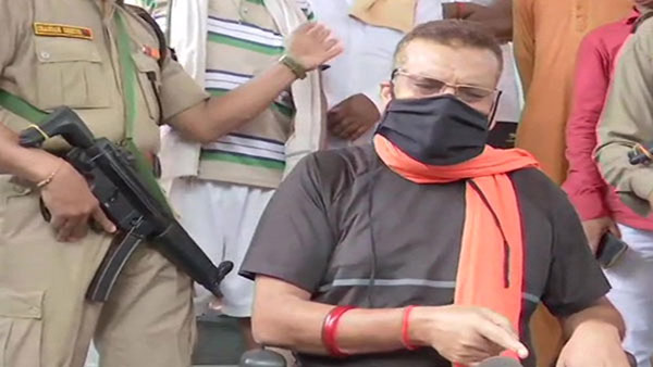 Former Bihar DGP Gupteshwar Pandey to join Nitish Kumar’s JDU today Former Bihar DGP Gupteshwar Pandey to join Nitish Kumar’s JDU today