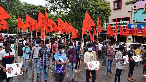 செருப்பால் அடித்தால் பரிசு