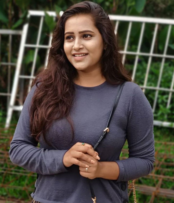 க்யூட் சிரிப்பழகி ஜாக்லின்