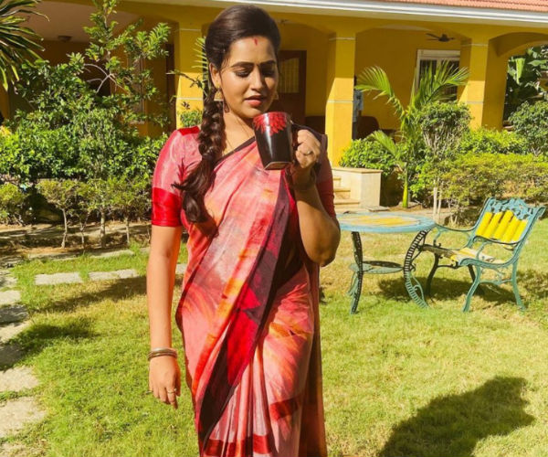 தேன்மொழி அசத்தல்