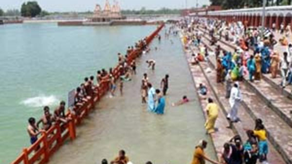 எள்ளும் தண்ணீரும் இறைத்து வழிபாடு