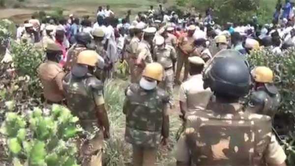 காவல்துறையினர் மீது புகார்