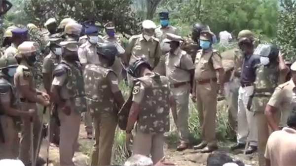 தூக்கில் தொங்கிய இளைஞர்