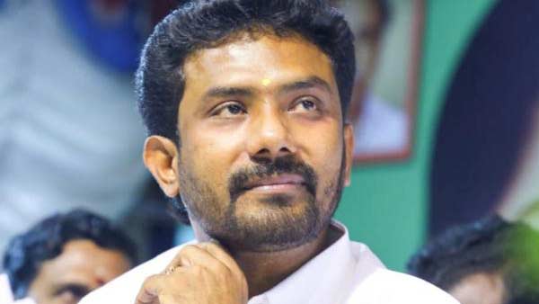 மகனுக்கு பதவிக்காக போராட்டம்