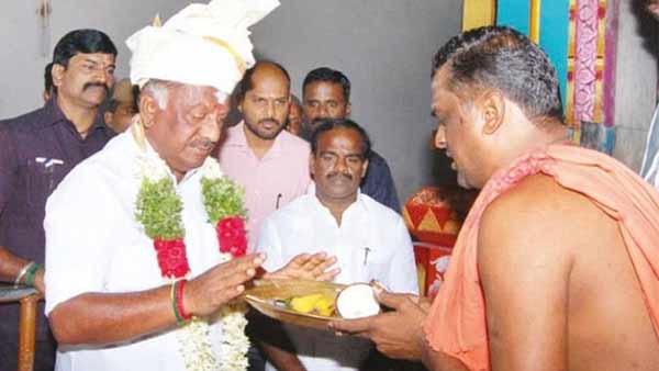 ஓபிஎஸ் தர்மயுத்தம்