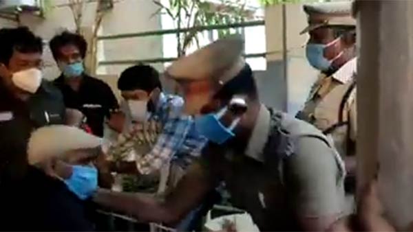 மதுரையிலும் பேராட்டம்