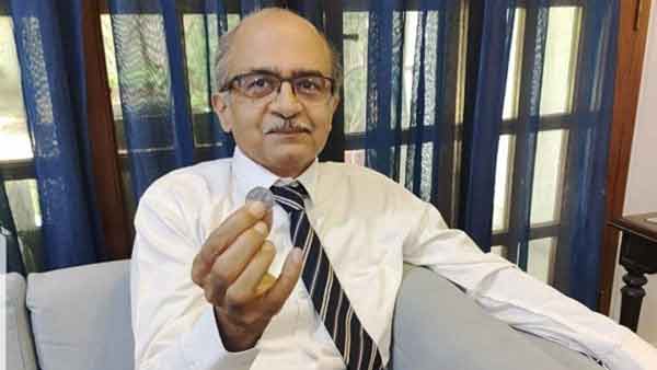 Senior Advocate Prashant Bhushan deposits Re 1 fine in contempt case Senior Advocate Prashant Bhushan deposits Re 1 fine in contempt case