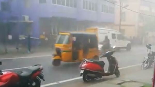 Heavy rain lashes in Trichy Heavy rain lashes in Trichy