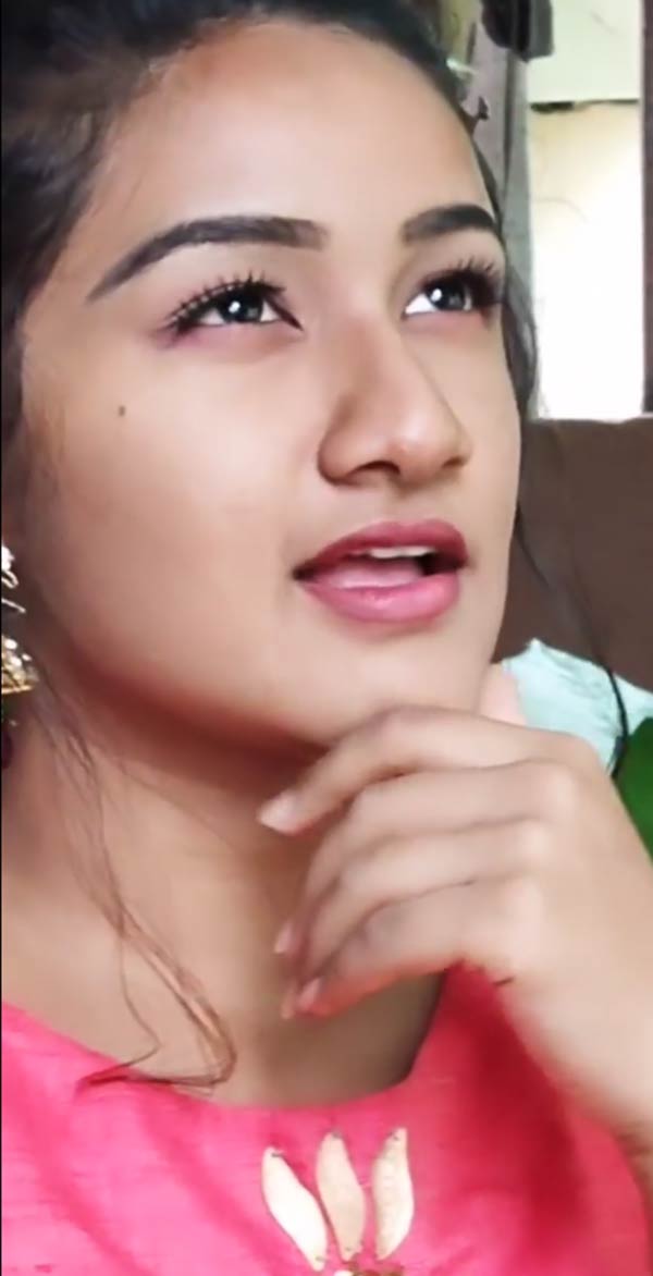 சக்தியைச் சுற்றியே கதை