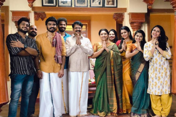 காஸ்ட்யூம் கூட அதேதான்