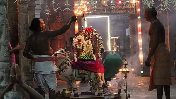 தும்பைப்பூ மாலை