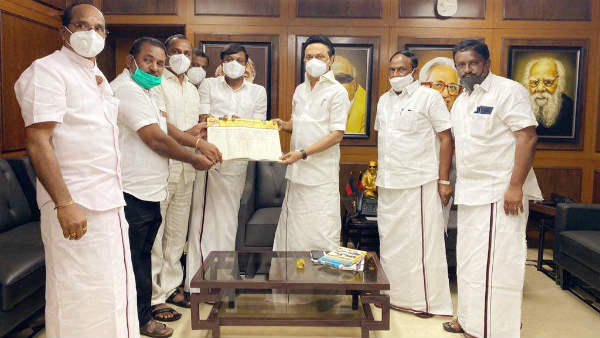 Minister Senkottayans nephew Selvam joined the DMK Minister Senkottayans nephew Selvam joined the DMK