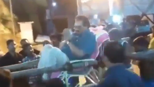 டோலி ஊழியர்கள்