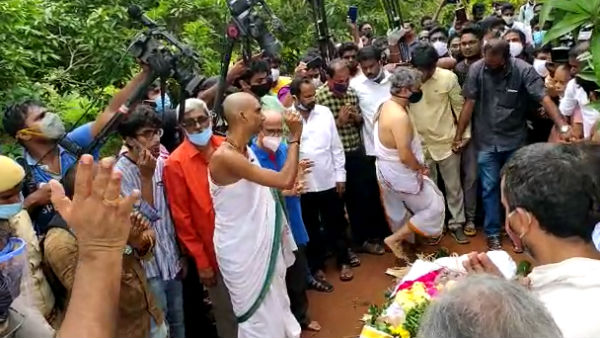 SPB buried in the soil not putting him in the box SPB buried in the soil not putting him in the box