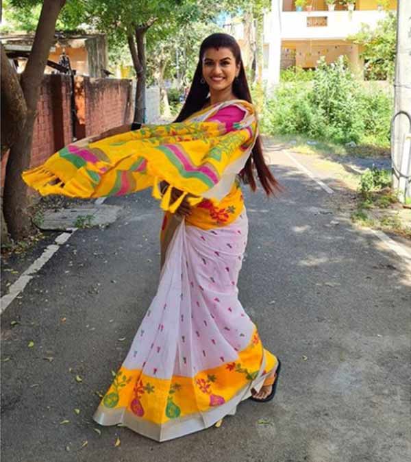 சேலைதாங்க பெஸ்ட்