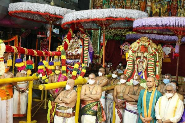 மோகினி அலங்காரத்தில் தரிசனம்