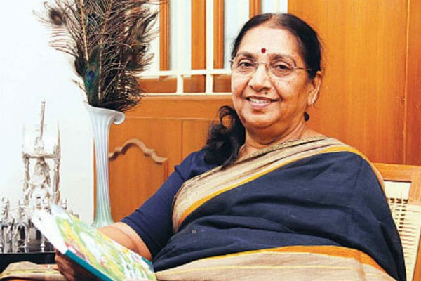 தலைவருடன் மேடையில்