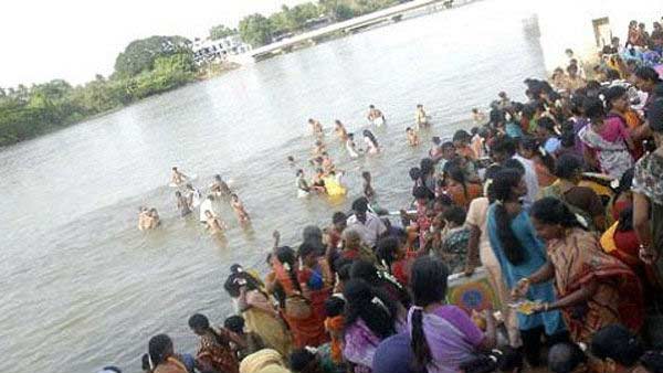 சாமி தரிசனம் செய்த பக்தர்கள்