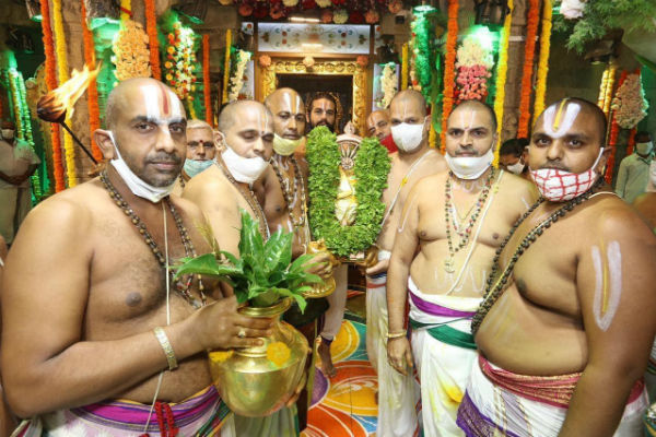 Thirupathi Brahmotsavam 2020 Charathalvar Theerthavari Thirupathi Brahmotsavam 2020 Charathalvar Theerthavari