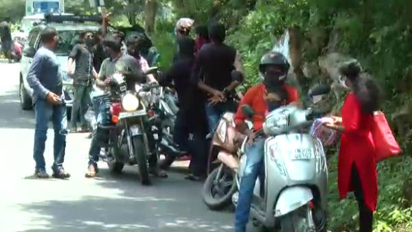 வாகன ஓட்டிகள்