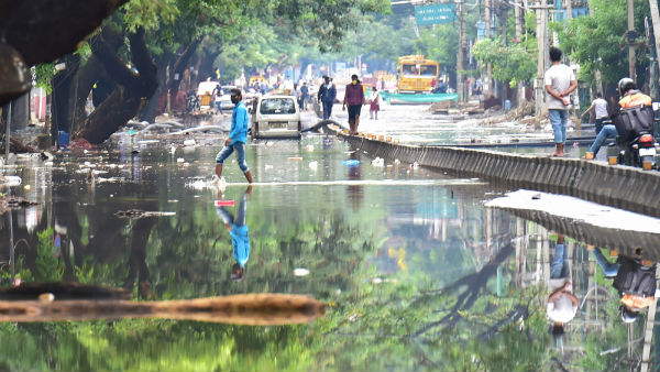 Heavy Rains receives Bengaluru many roads waterlogged Heavy Rains receives Bengaluru many roads waterlogged