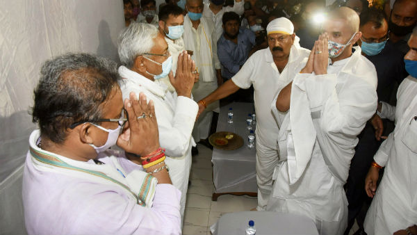 பாஸ்வான் மறைவுக்கான சடங்குகள்