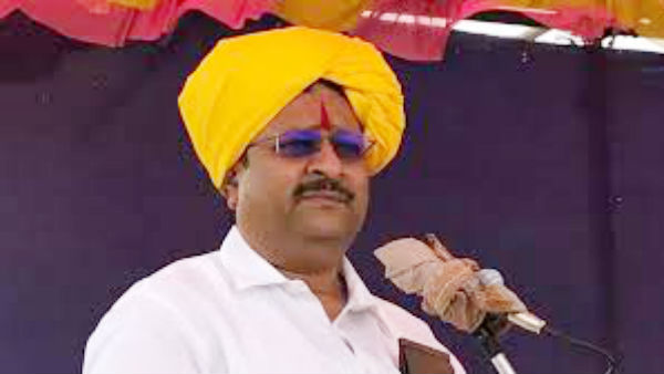 தலைக்கு மேல் தொங்கும் கத்தி