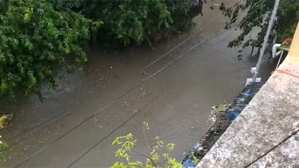 மெரினாவில் தண்ணீர்