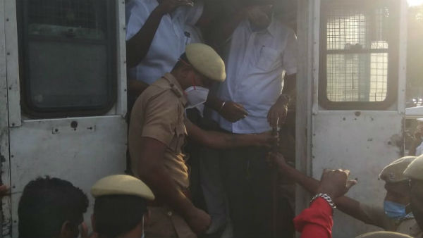 Congress workers across Tamil Nadu have protest the police arrest of Rahul Gandhi Congress workers across Tamil Nadu have protest the police arrest of Rahul Gandhi