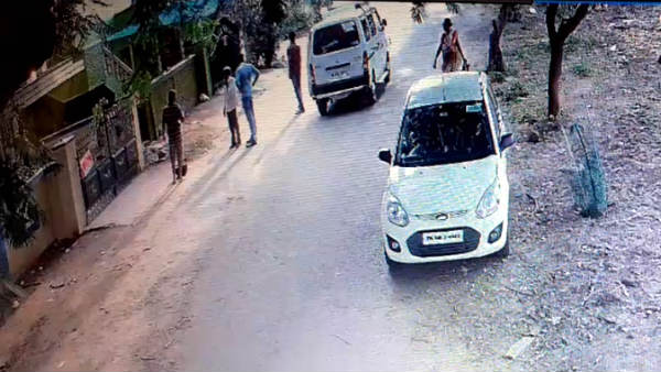 Wife tries to kidnap her son who lives with his father Wife tries to kidnap her son who lives with his father