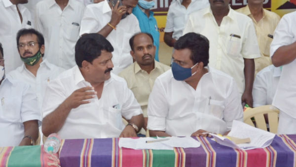 கனவு காண்கிறார்கள்