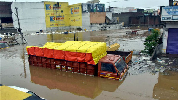 பலர் மீட்கப்பட்டனர்