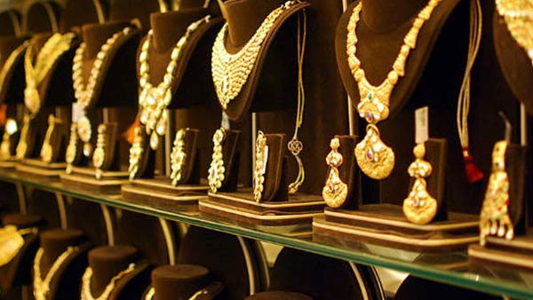 ரூ.43,328க்கு விற்பனை