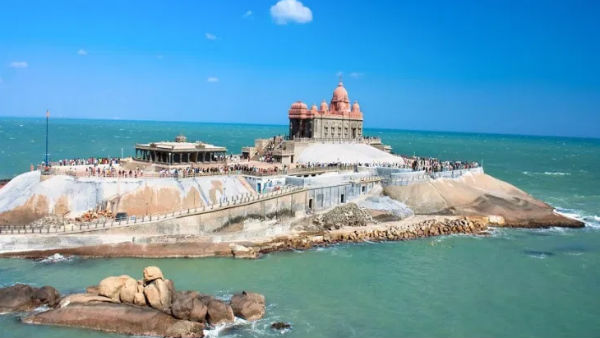 50 அடி தூரம் உள்வாங்கல்