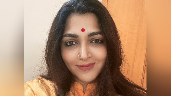 காவி உடை தரித்து...