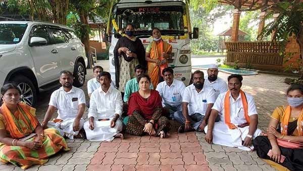 சொகுசு விடுதியில் குஷ்பு