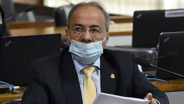 Brazilian Senator caught hiding money in buttocks Brazilian Senator caught hiding money in buttocks