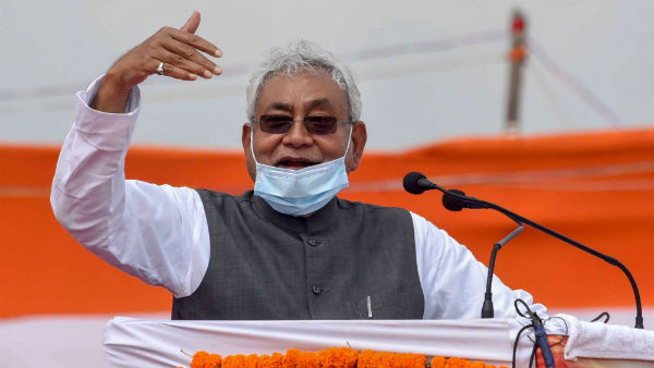 எந்த கட்சி வேட்பாளர்களுக்கு எத்தனை கோடி