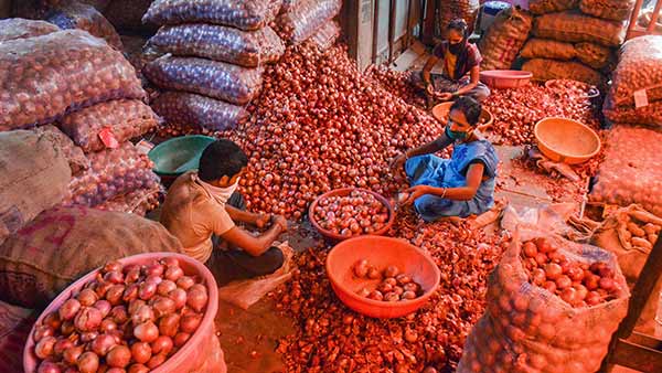 #Onion Price hike: Onions will be available at Pasumai Pannai shops for Rs 45 from tomorrow #Onion Price hike: Onions will be available at Pasumai Pannai shops for Rs 45 from tomorrow