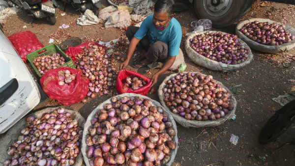 Onion Price hike: One lakh tonnes of onions imported from Afghanistan Onion Price hike: One lakh tonnes of onions imported from Afghanistan