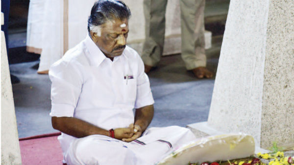 உறுதுணையாக இருந்த அமைச்சர்கள்