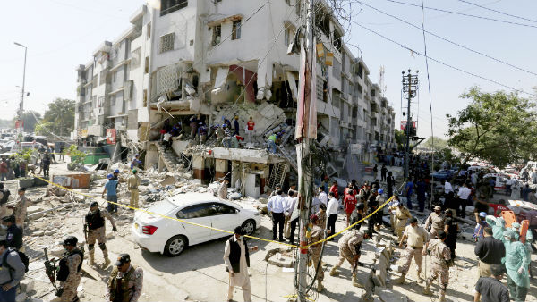 Pakistan Sindh Polices revolt against army- 5 Killed Karachi blast Pakistan Sindh Polices revolt against army- 5 Killed Karachi blast
