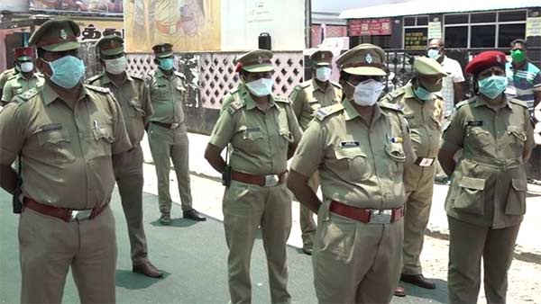 போலீசார் தடியடி