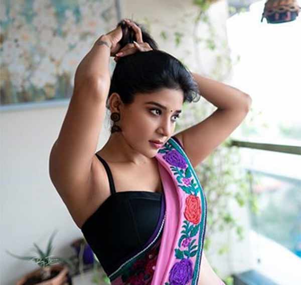 சேலை போஸ்ட்
