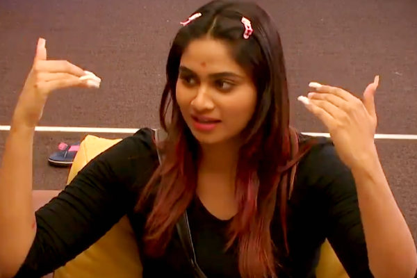 குத்தி கிழிச்சுட்டாங்களே