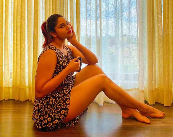 தூக்கலான கவர்ச்சி
